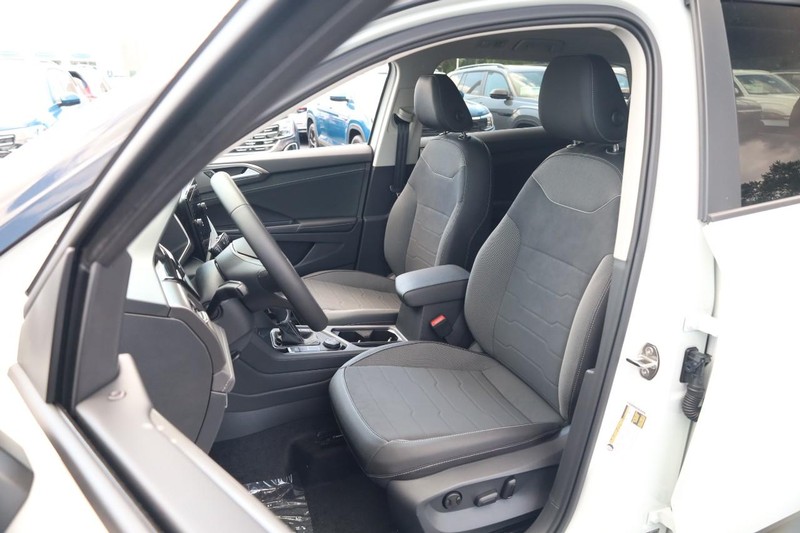 Volkswagen Taos Vehicle Image 08