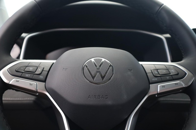 Volkswagen Taos Vehicle Image 11