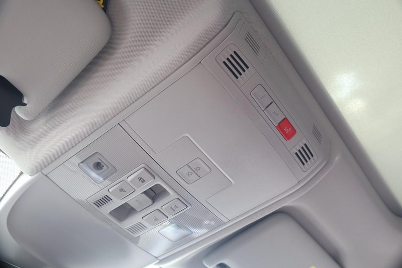 Volkswagen Taos Vehicle Image 18