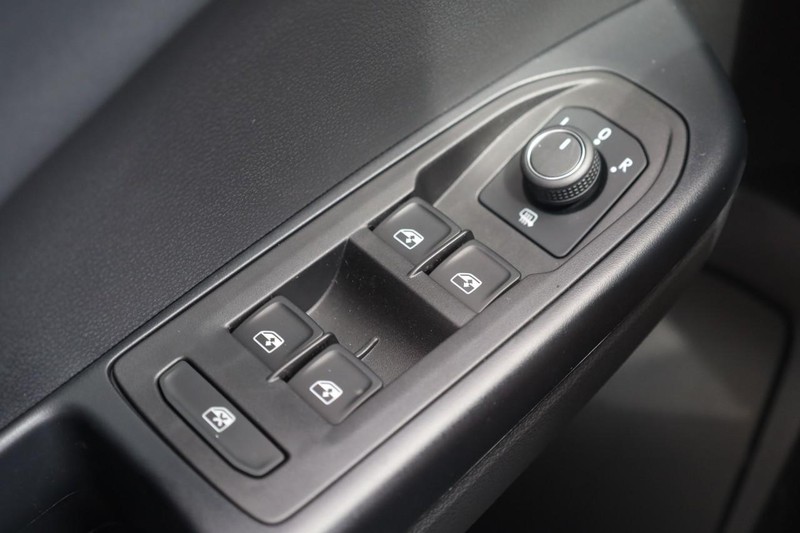 Volkswagen Taos Vehicle Image 19