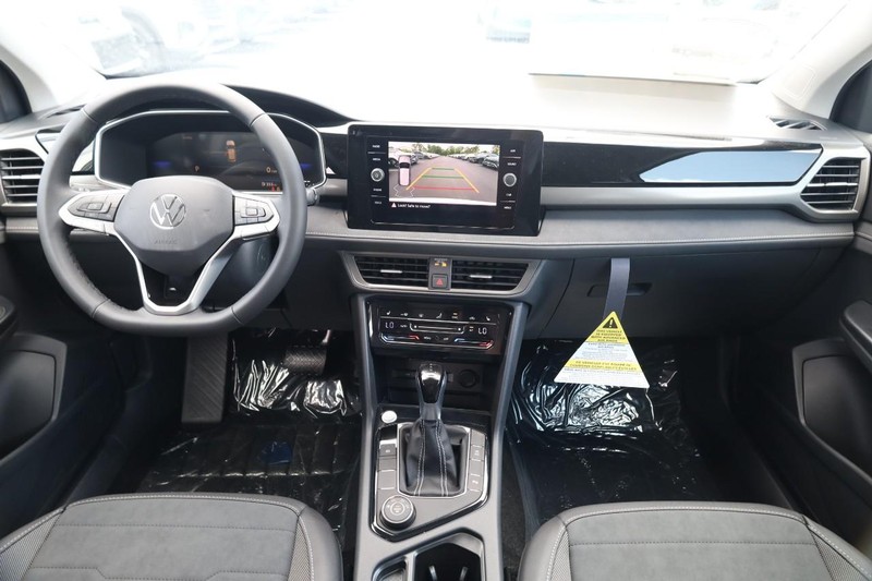 Volkswagen Taos Vehicle Image 24