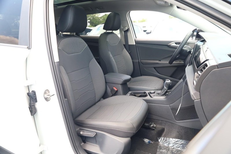 Volkswagen Taos Vehicle Image 26