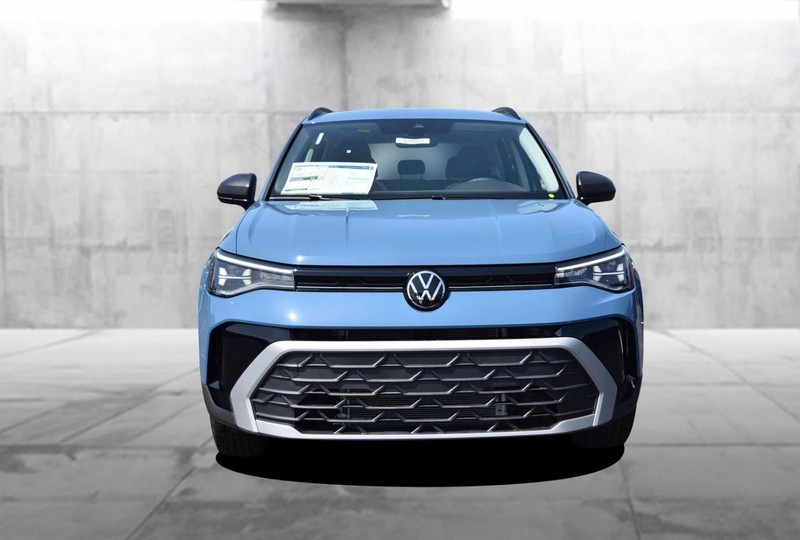 Volkswagen Taos Vehicle Image 04
