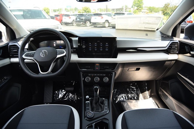 Volkswagen Taos Vehicle Image 07