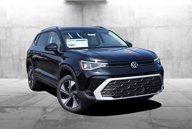 Volkswagen Taos Vehicle Image 02