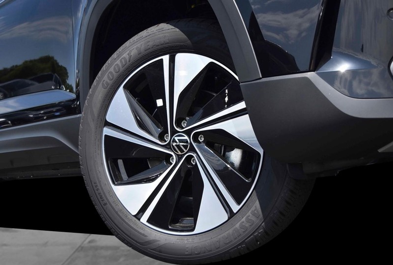 Volkswagen Taos Vehicle Image 03