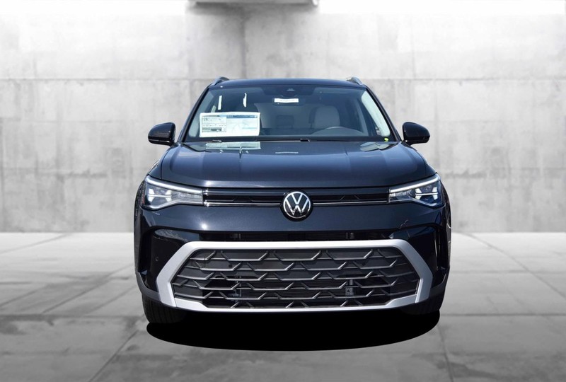 Volkswagen Taos Vehicle Image 04