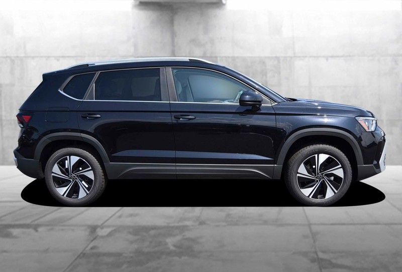 Volkswagen Taos Vehicle Image 05