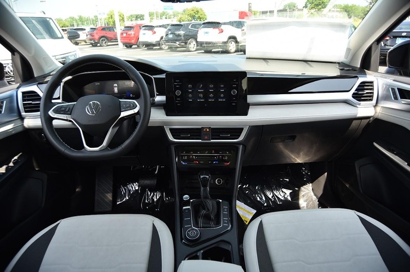 Volkswagen Taos Vehicle Image 07
