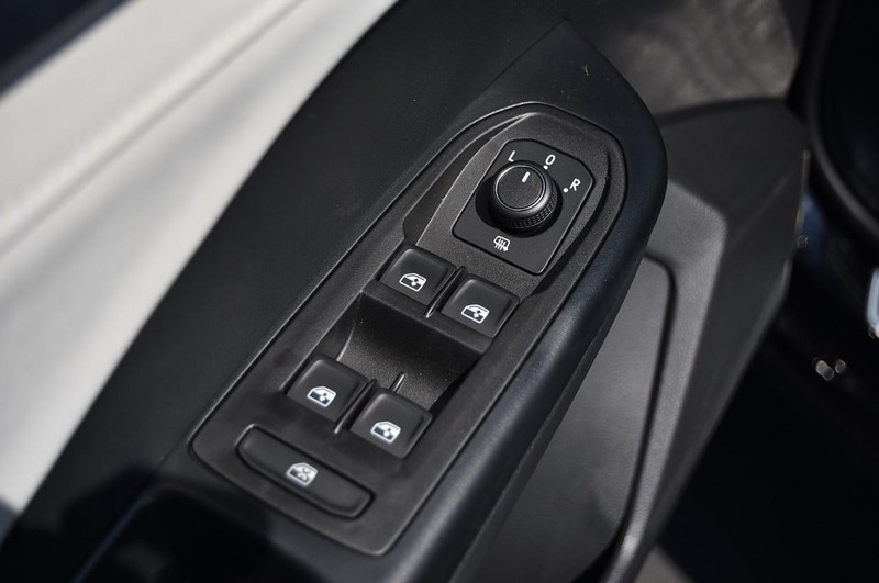 Volkswagen Taos Vehicle Image 08
