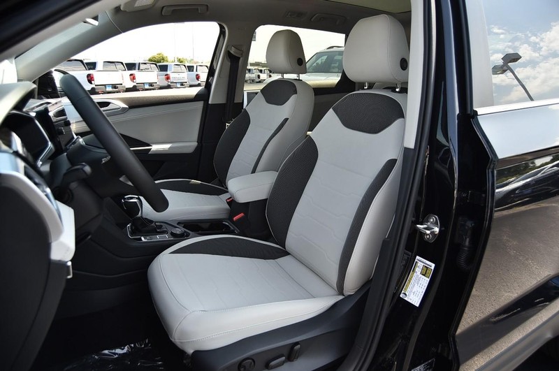 Volkswagen Taos Vehicle Image 19