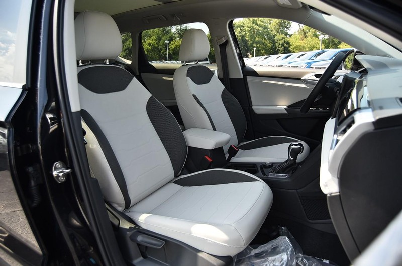 Volkswagen Taos Vehicle Image 20