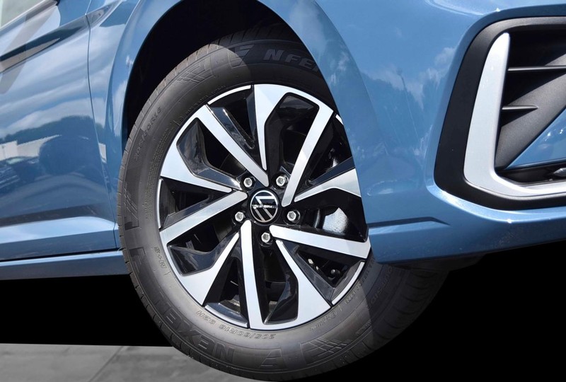 Volkswagen Jetta Vehicle Image 03