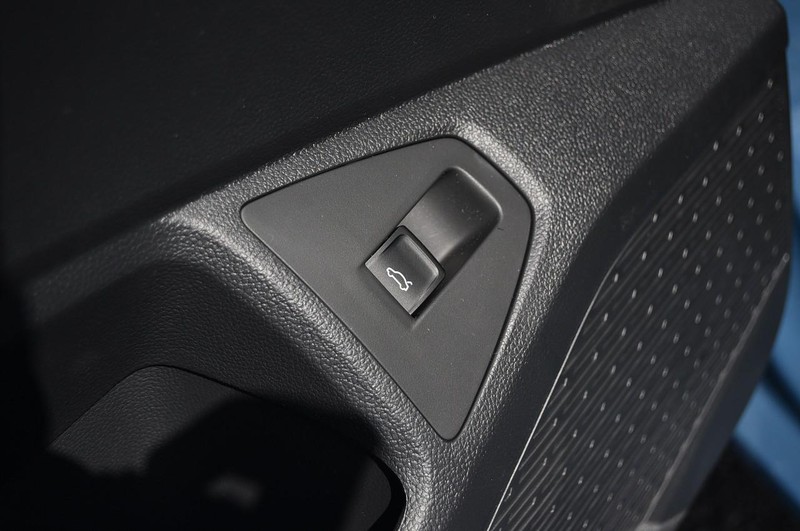 Volkswagen Jetta Vehicle Image 09