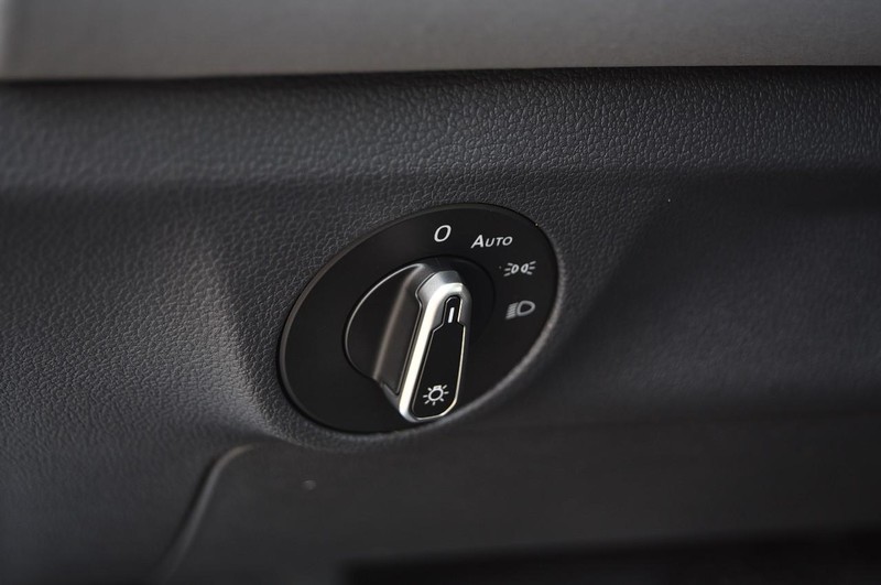Volkswagen Jetta Vehicle Image 11