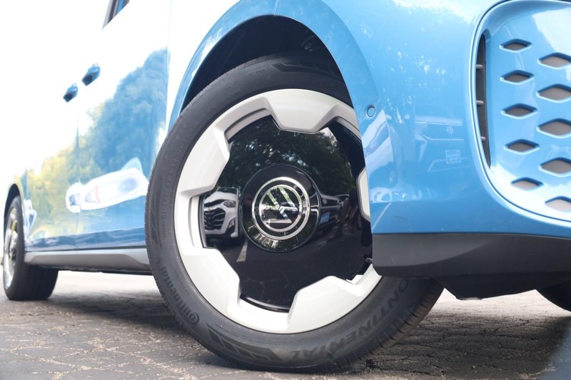 Volkswagen ID BUZZ Vehicle Image 10