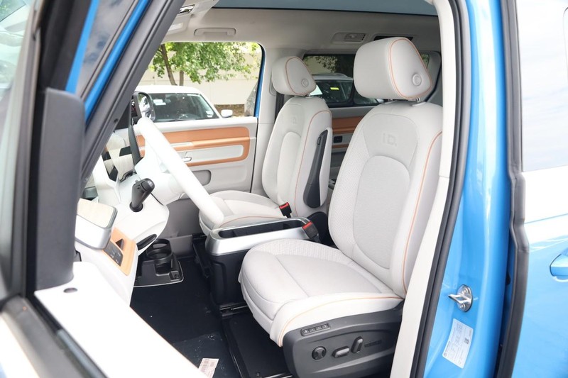 Volkswagen ID BUZZ Vehicle Image 11