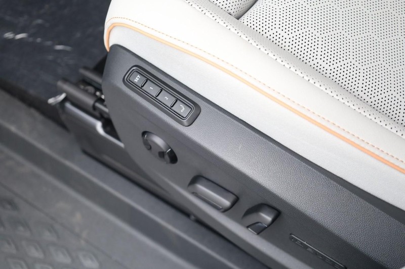 Volkswagen ID BUZZ Vehicle Image 12