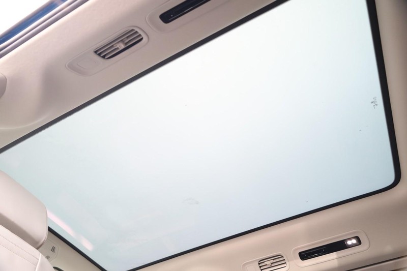 Volkswagen ID BUZZ Vehicle Image 13