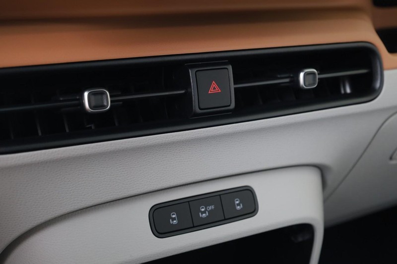 Volkswagen ID BUZZ Vehicle Image 20