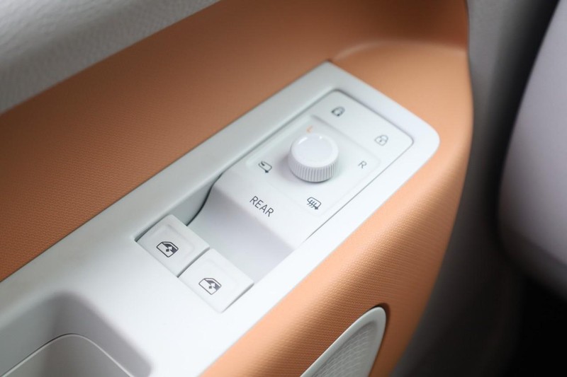 Volkswagen ID BUZZ Vehicle Image 23