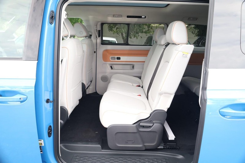 Volkswagen ID BUZZ Vehicle Image 25