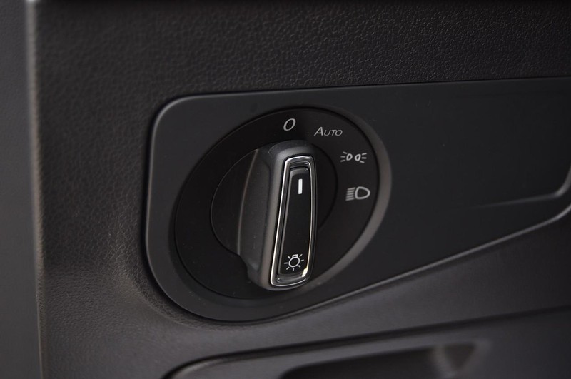 Volkswagen Tiguan Vehicle Image 11