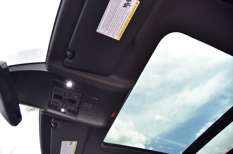 Volkswagen Tiguan Vehicle Image 21