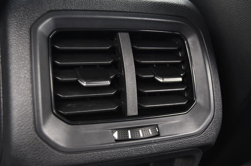 Volkswagen Tiguan Vehicle Image 23