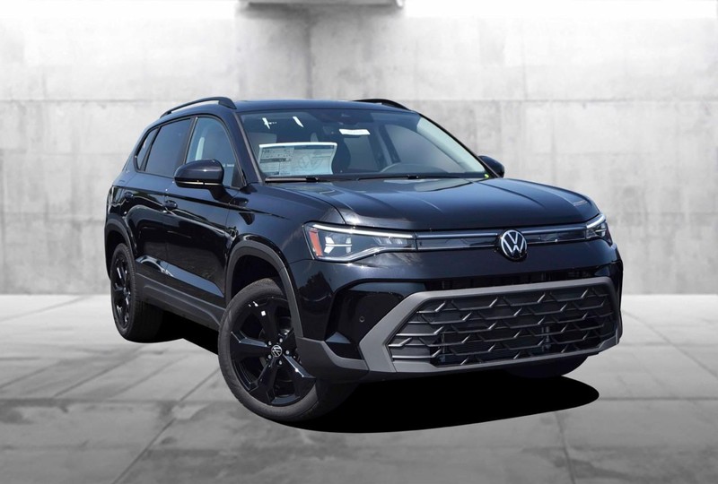 Volkswagen Taos Vehicle Image 02