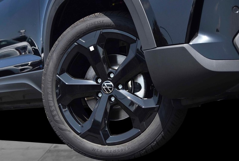 Volkswagen Taos Vehicle Image 03