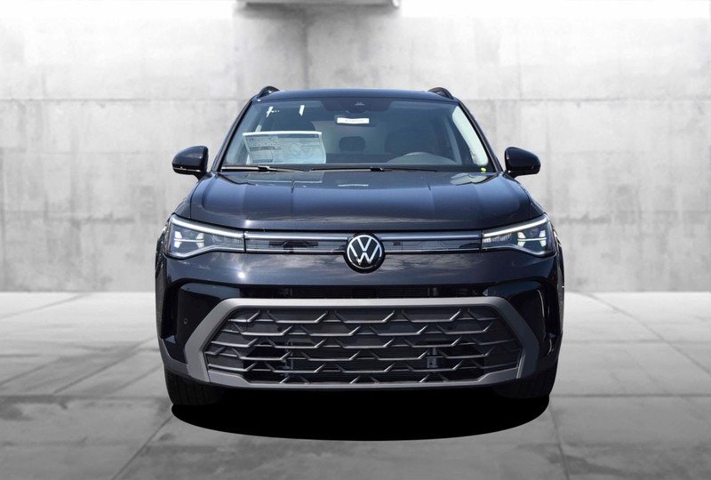 Volkswagen Taos Vehicle Image 04