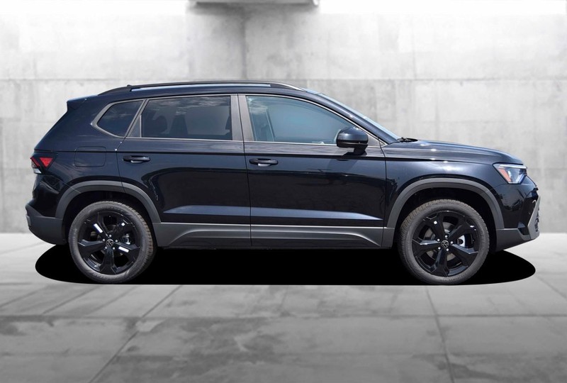 Volkswagen Taos Vehicle Image 05