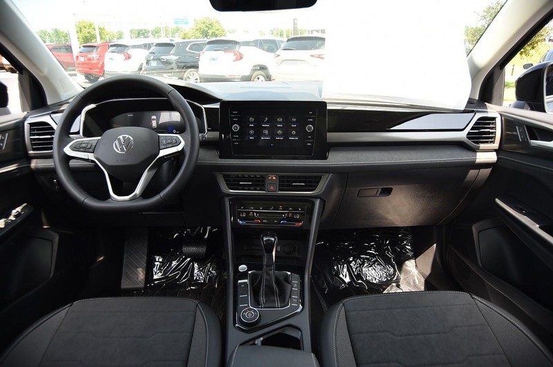 Volkswagen Taos Vehicle Image 07