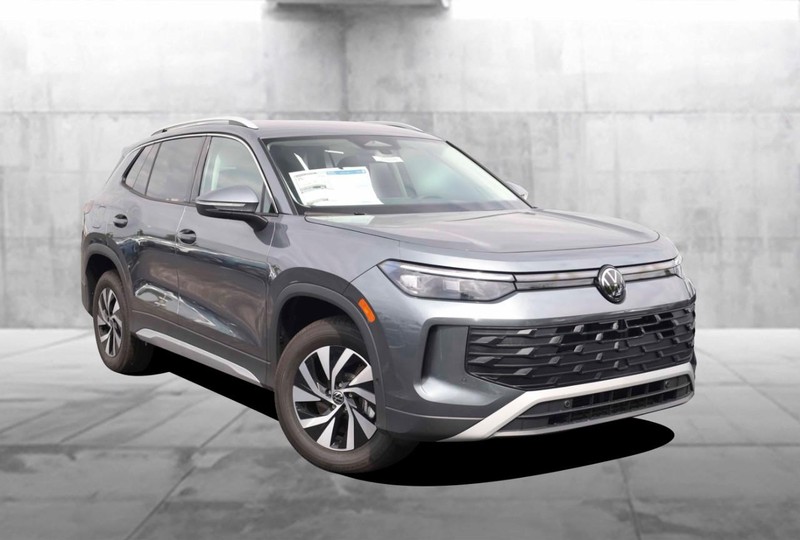 Volkswagen Tiguan Vehicle Image 02