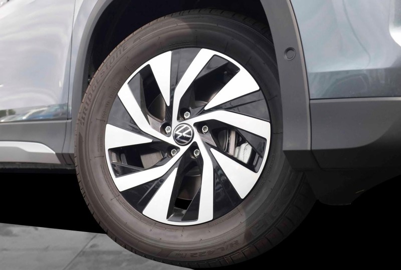Volkswagen Tiguan Vehicle Image 03