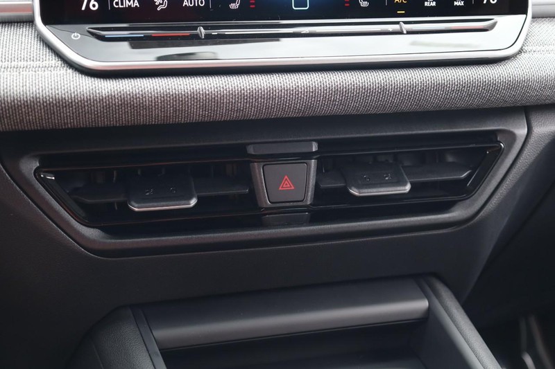 Volkswagen Tiguan Vehicle Image 13