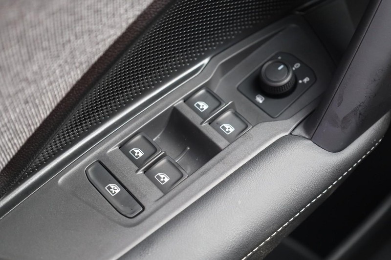 Volkswagen Tiguan Vehicle Image 17