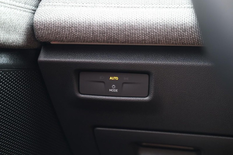 Volkswagen Tiguan Vehicle Image 18
