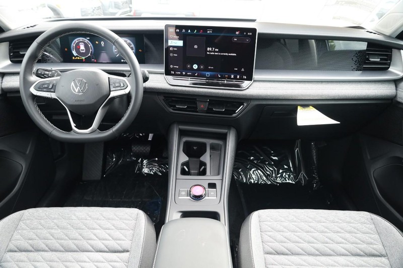 Volkswagen Tiguan Vehicle Image 21