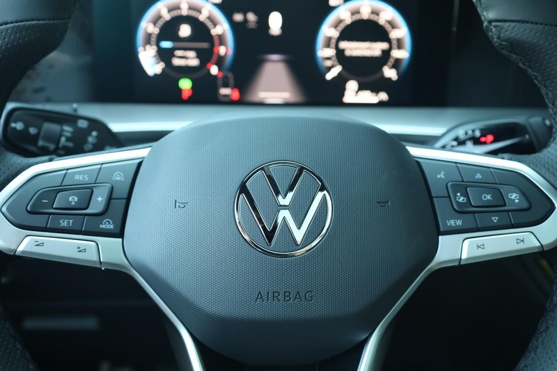 Volkswagen Tiguan Vehicle Image 11