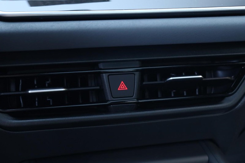 Volkswagen Tiguan Vehicle Image 15