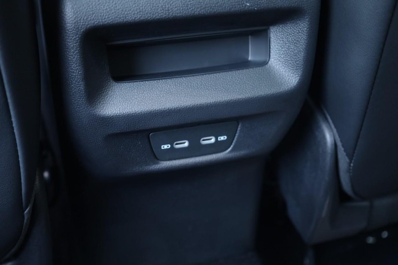 Volkswagen Tiguan Vehicle Image 22