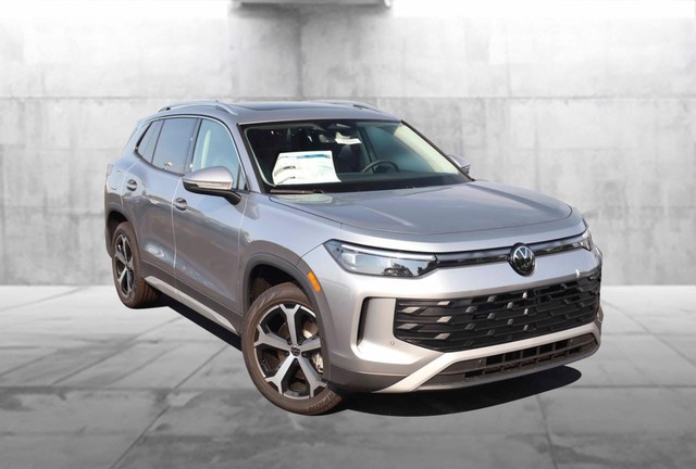 Volkswagen Tiguan Vehicle Image 02