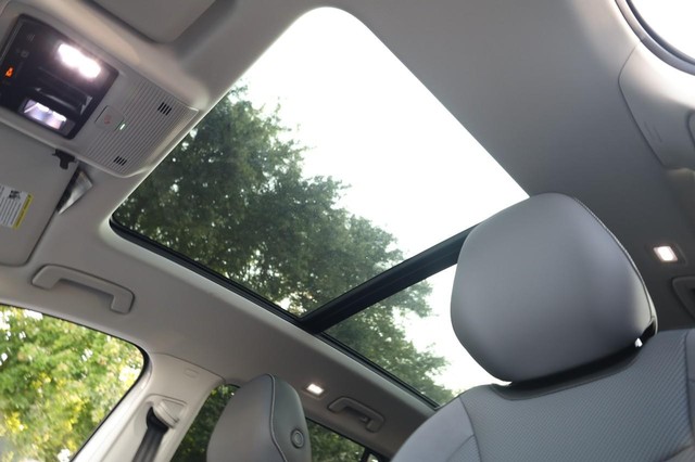 Volkswagen Tiguan Vehicle Image 09