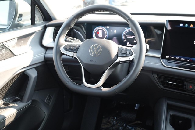 Volkswagen Tiguan Vehicle Image 24