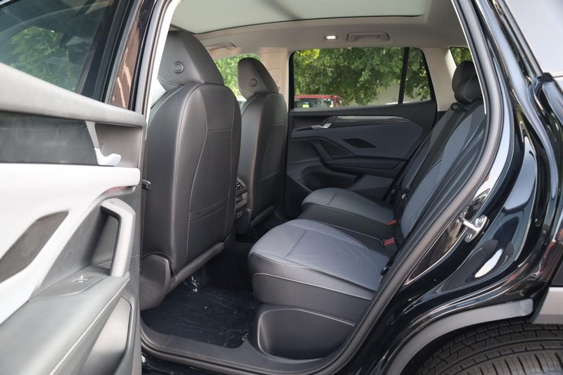 Volkswagen Tiguan Vehicle Image 21