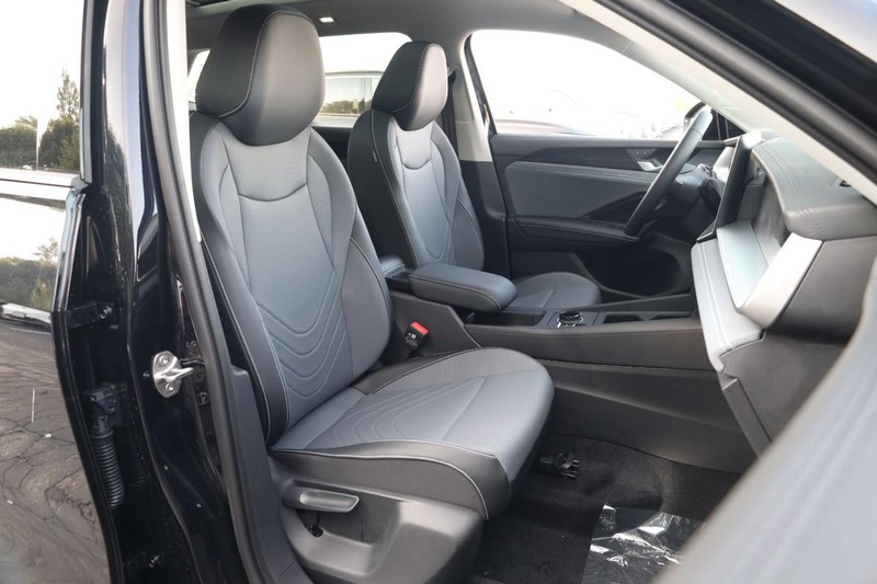 Volkswagen Tiguan Vehicle Image 25