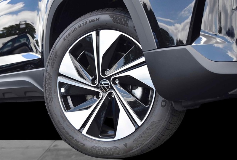 Volkswagen Taos Vehicle Image 03