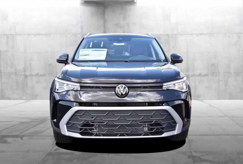 Volkswagen Taos Vehicle Image 04
